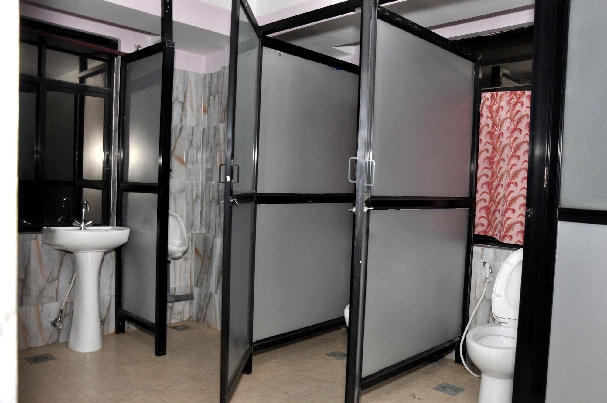 Famous House Hostel