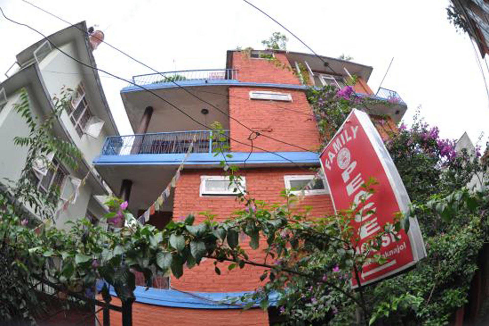 Family Peace House, 2*