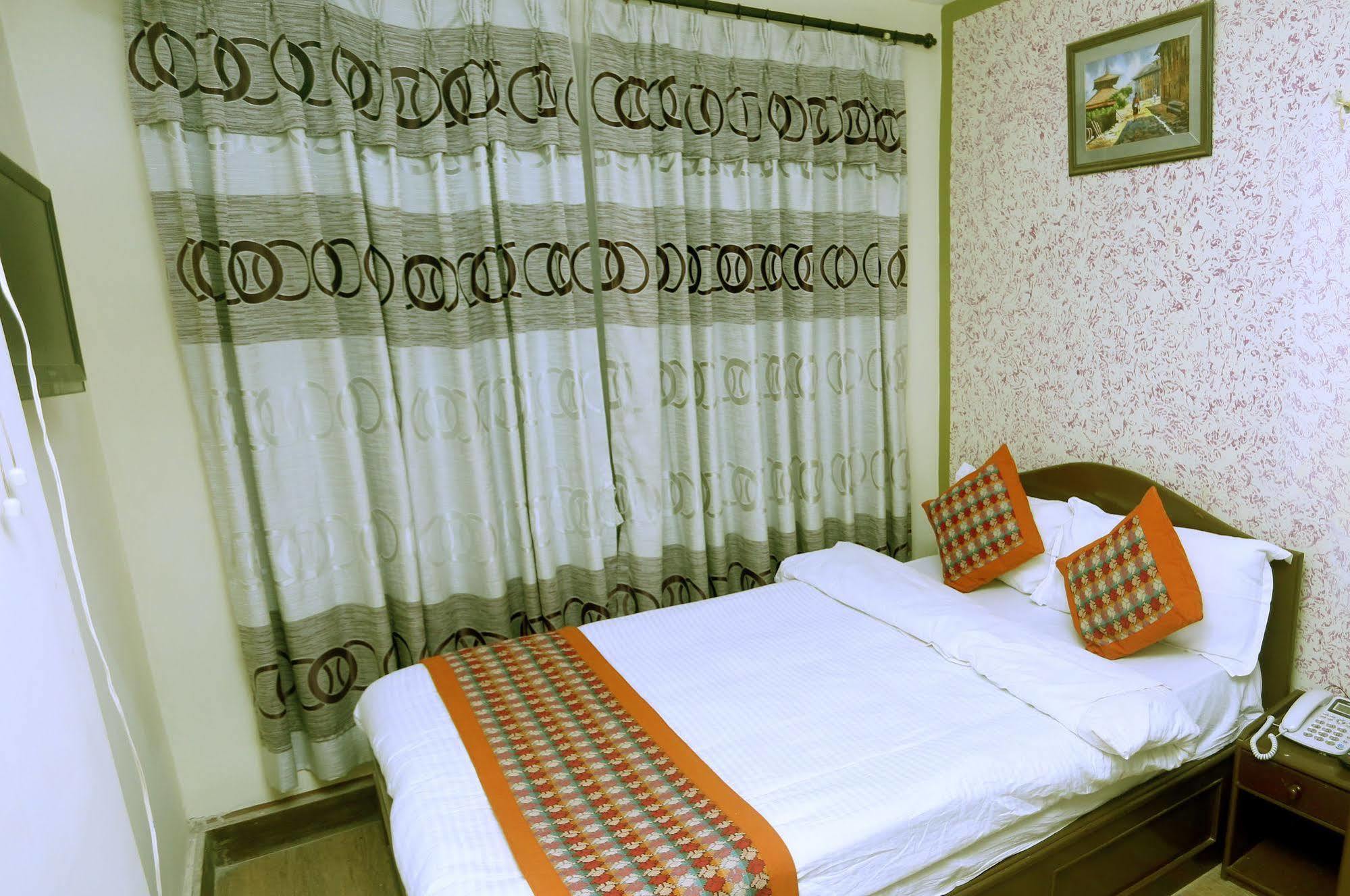 Oyo 153 Aster Nepal 2*