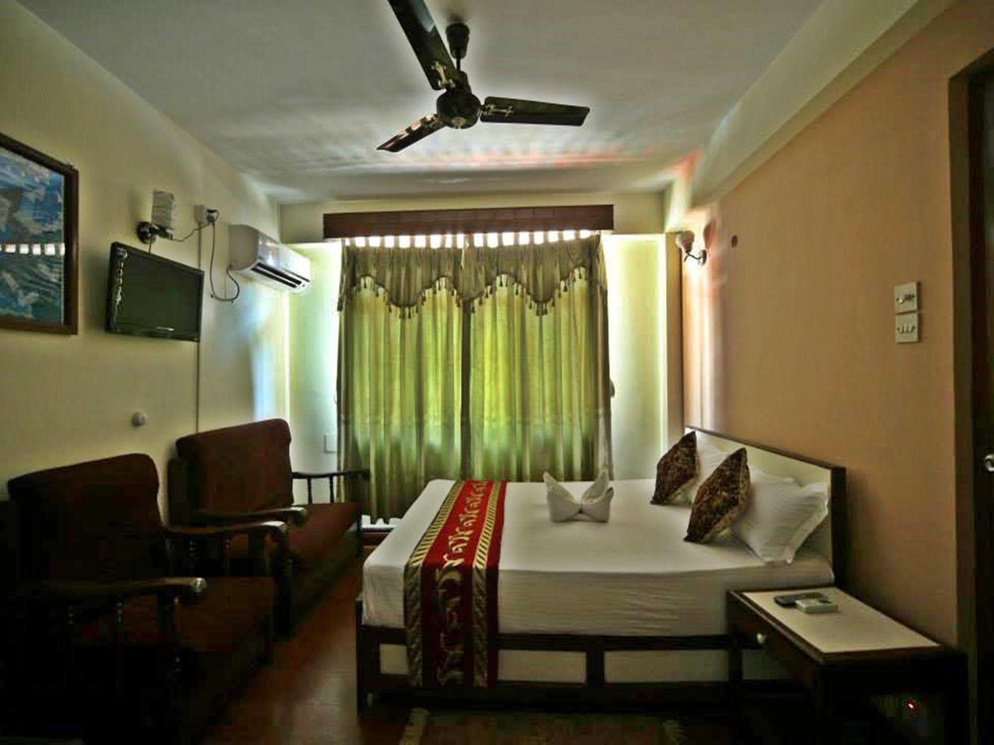 Pleasure Hotel 3*