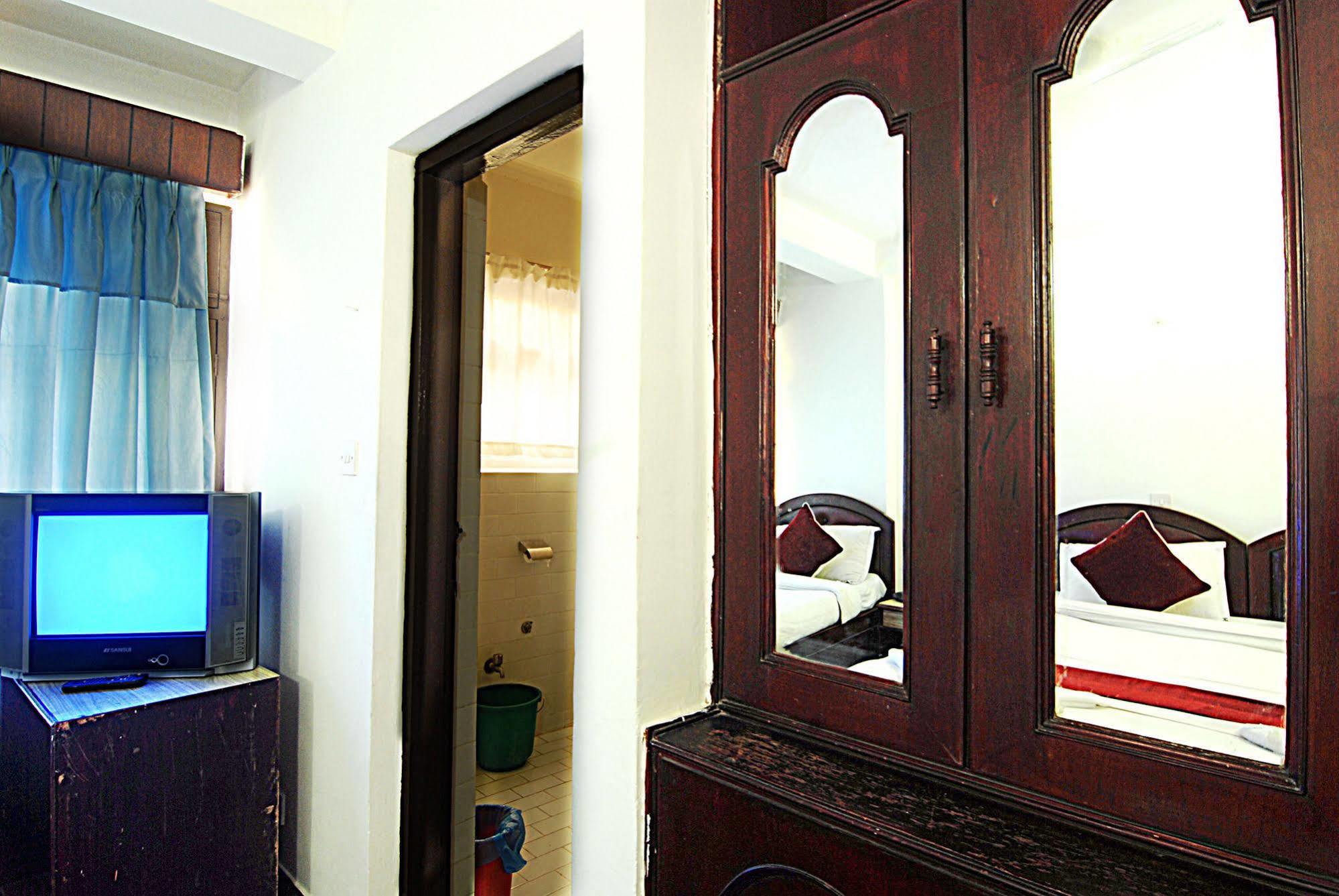 Lily Hotel