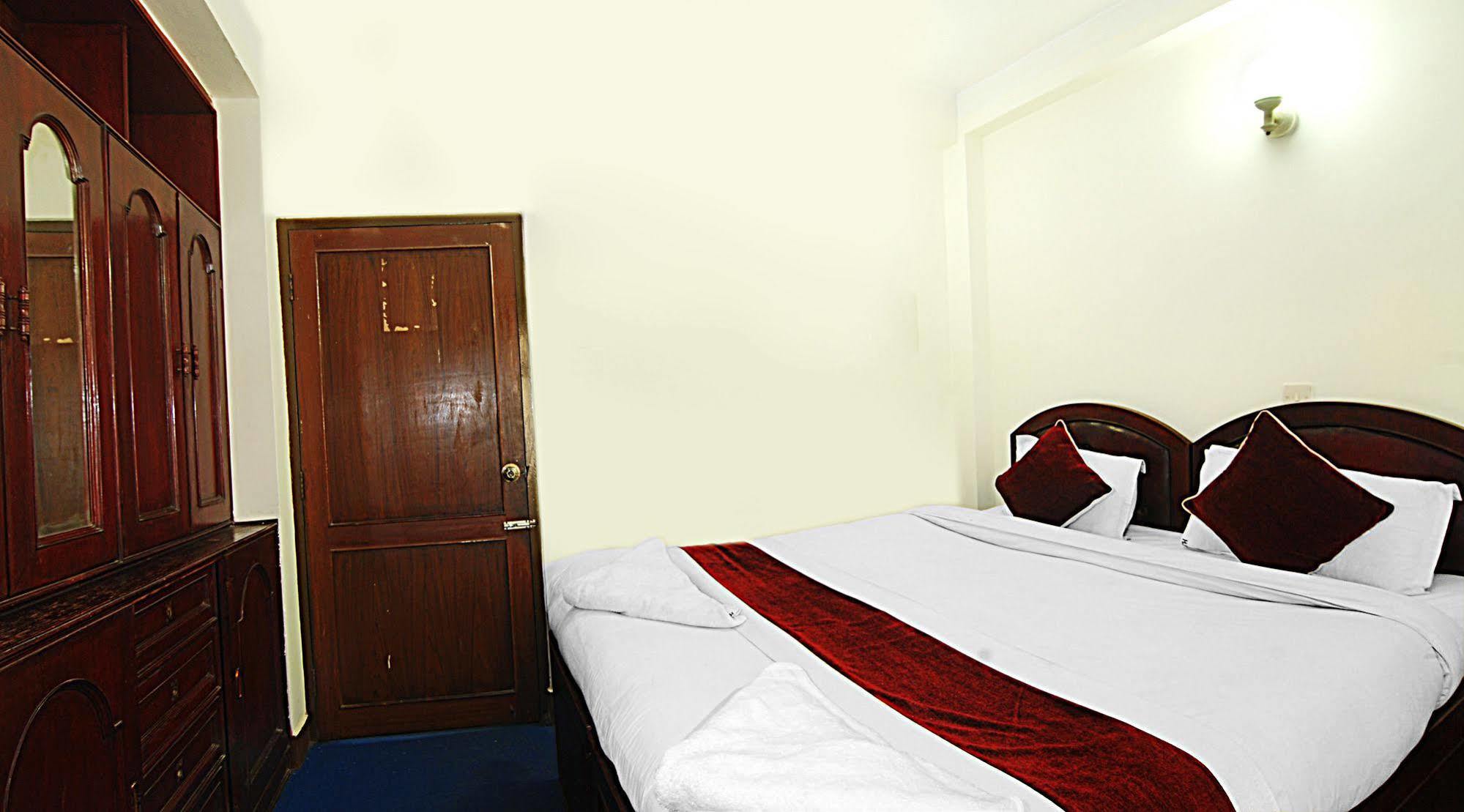 Lily Hotel 2*
