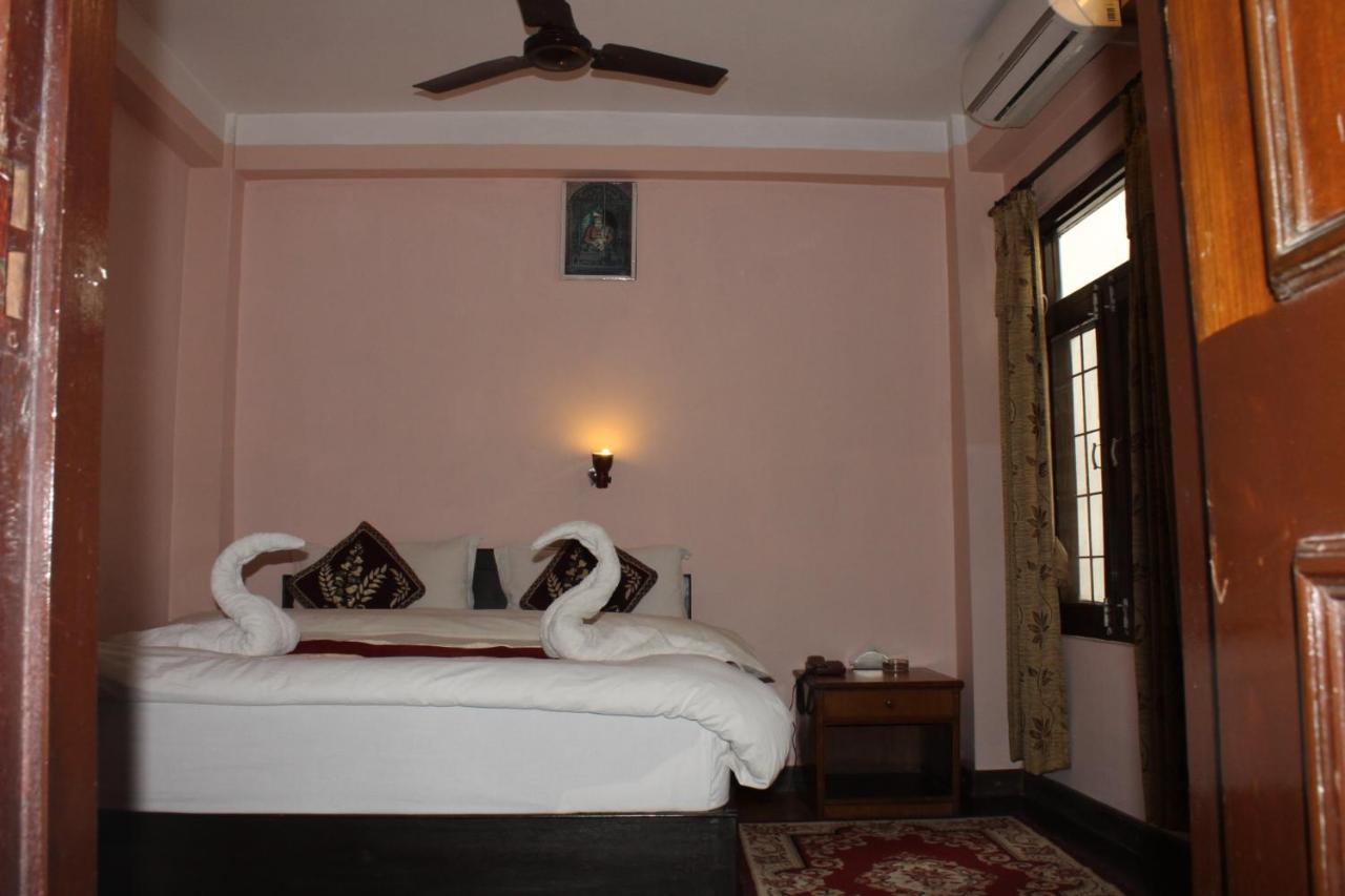 Festoon Hotel