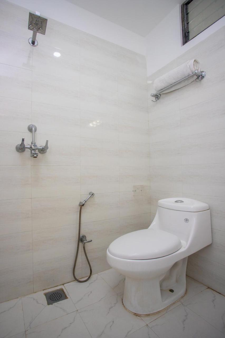 Oyo 136 Om Plaza Hotel 2*
