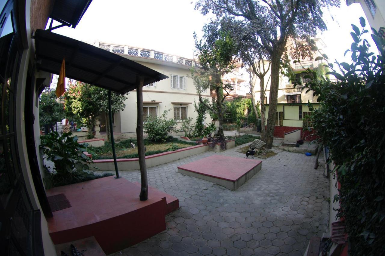 Guest house Laughing Buddha & Garden Theater