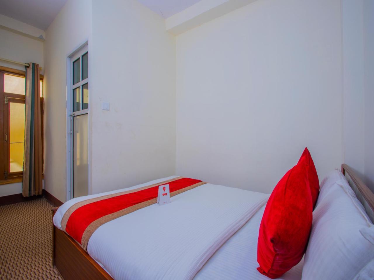 Hotel Oyo 255 White Zambala 2*