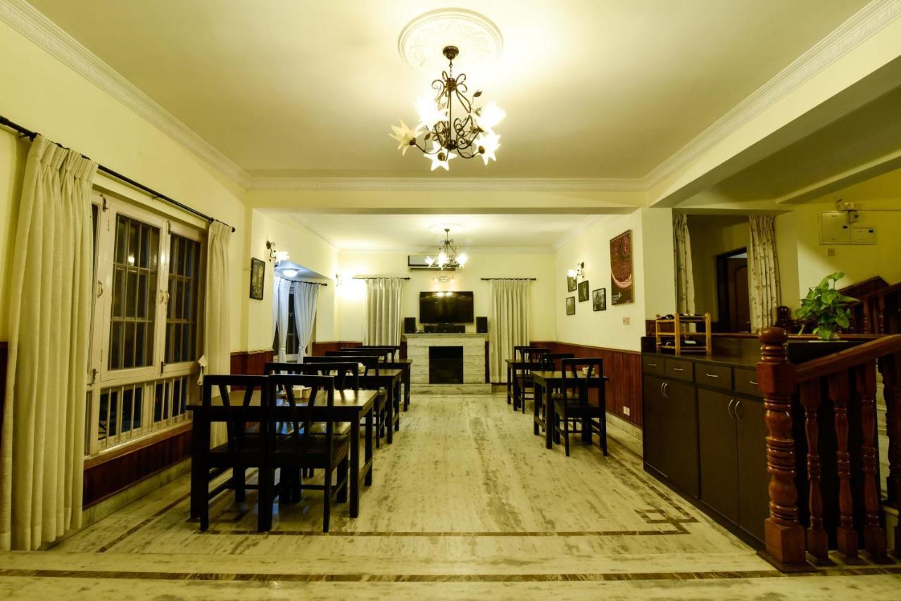 Inn Suburb Cafe & 3*