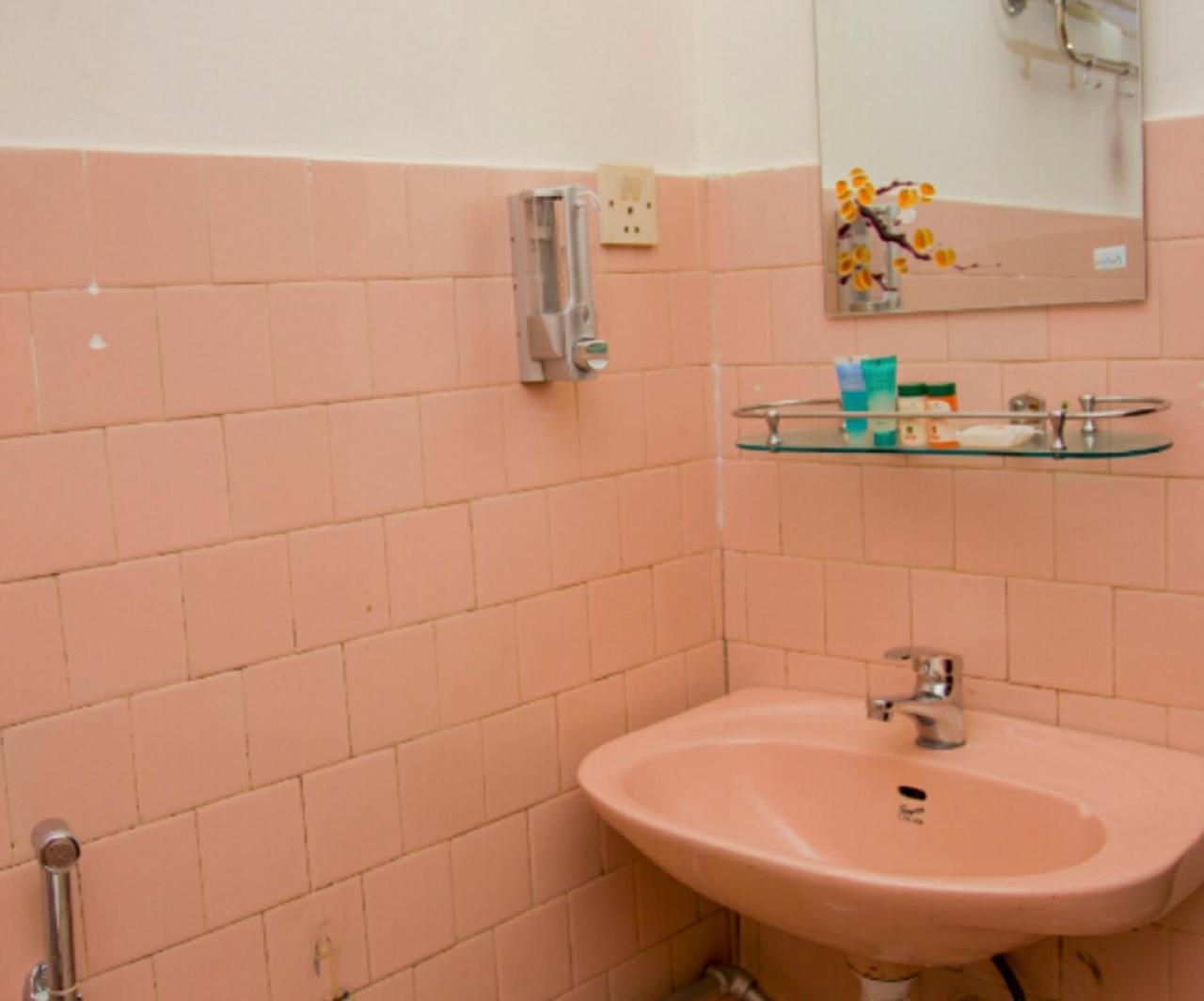 Oyo 166 Tourist Guest house 3*