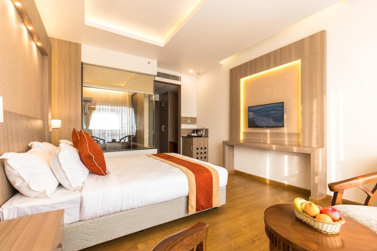 Landmark 4*