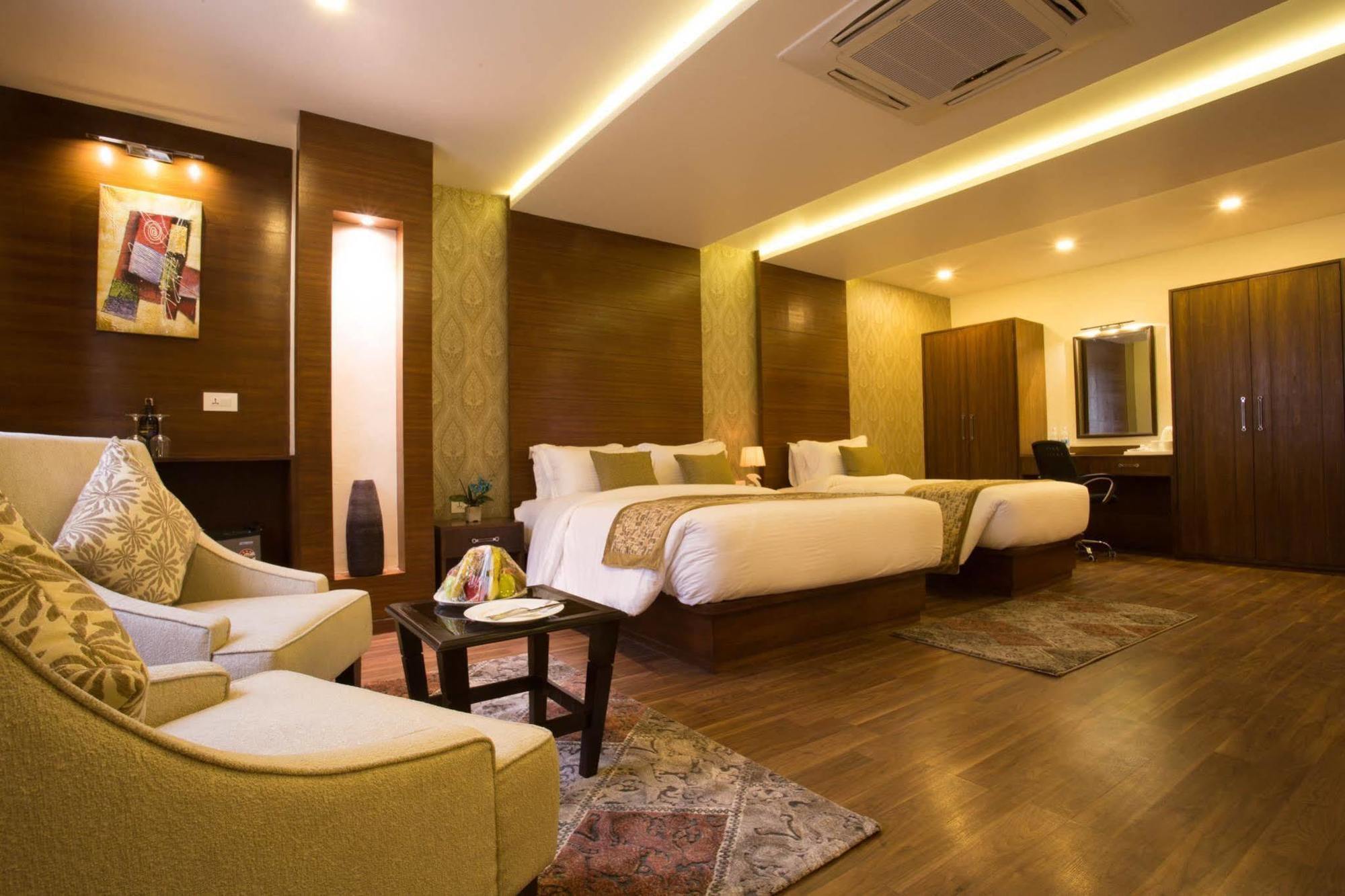Hotel Yatri Suites And Spa