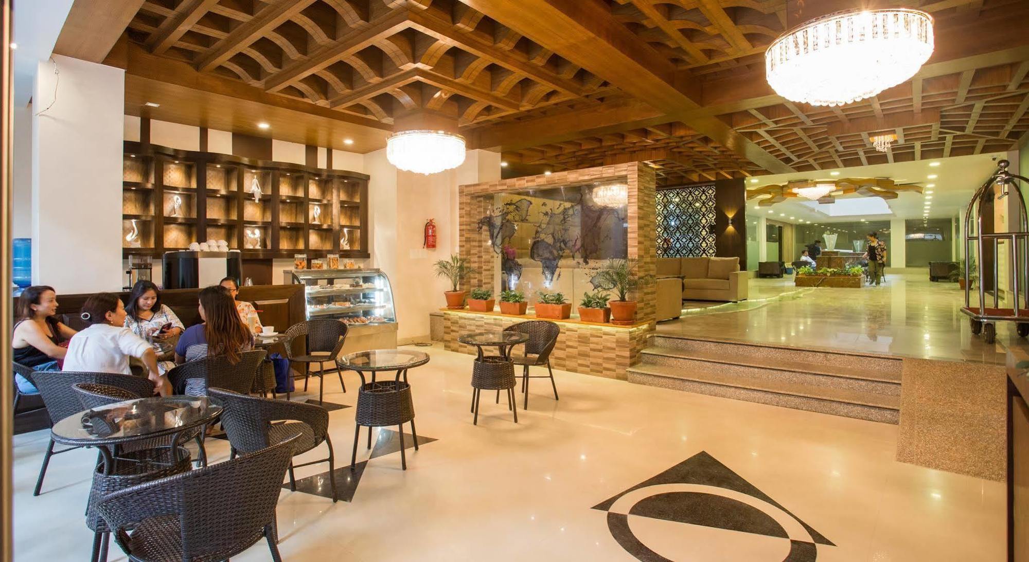 Hotel Yatri Suites And Spa 4*