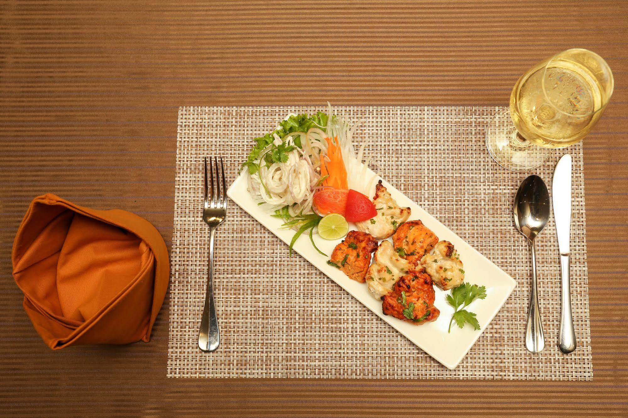 Hotel Yatri Suites And Spa 4*