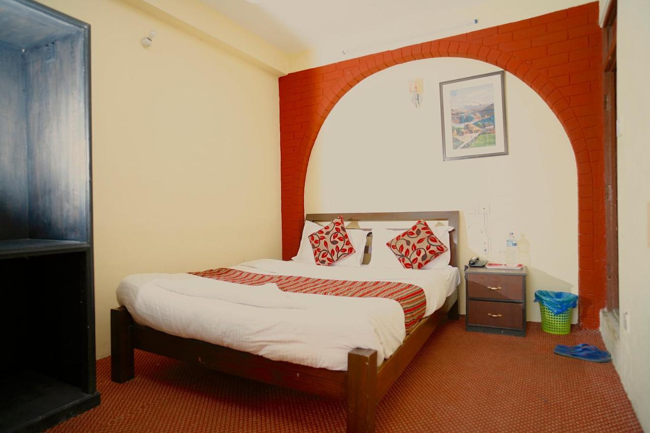 Traveler's Hotel *