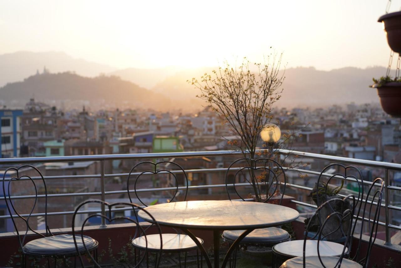 Darwin 2* Kathmandu