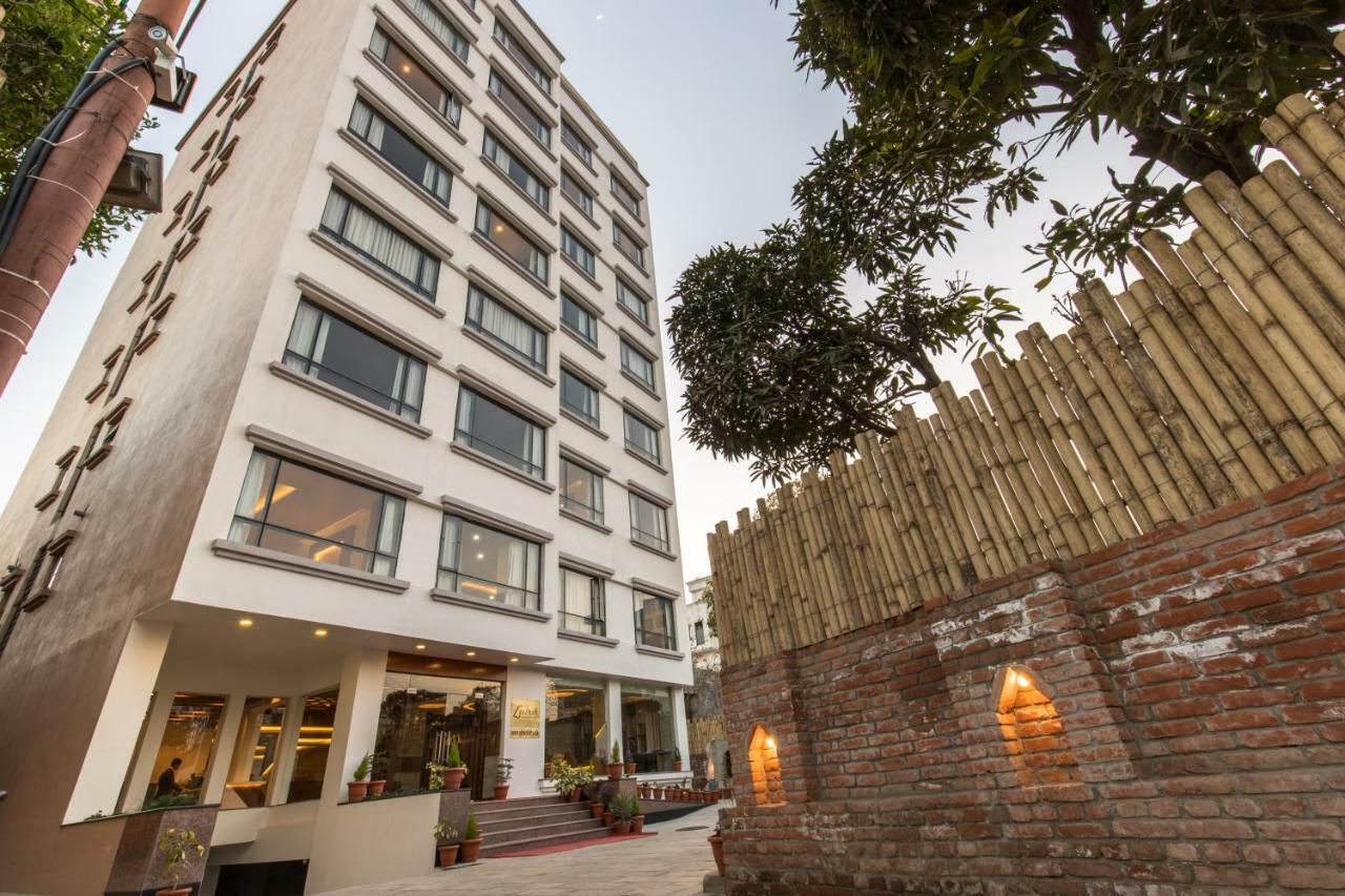 Landmark 4*
