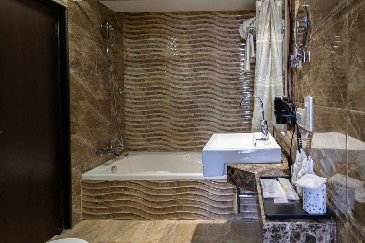 The Fern Residency, Hotel
