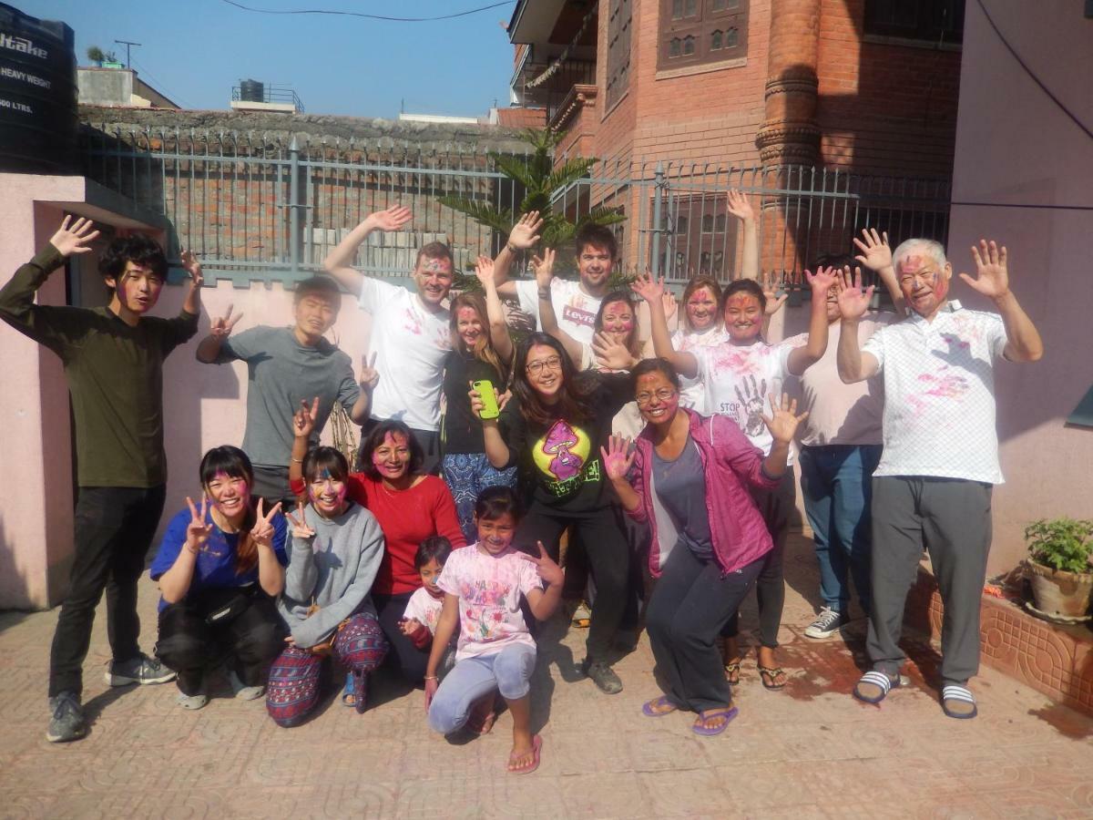Shine Famille Francophone - Shine And Kathmandu