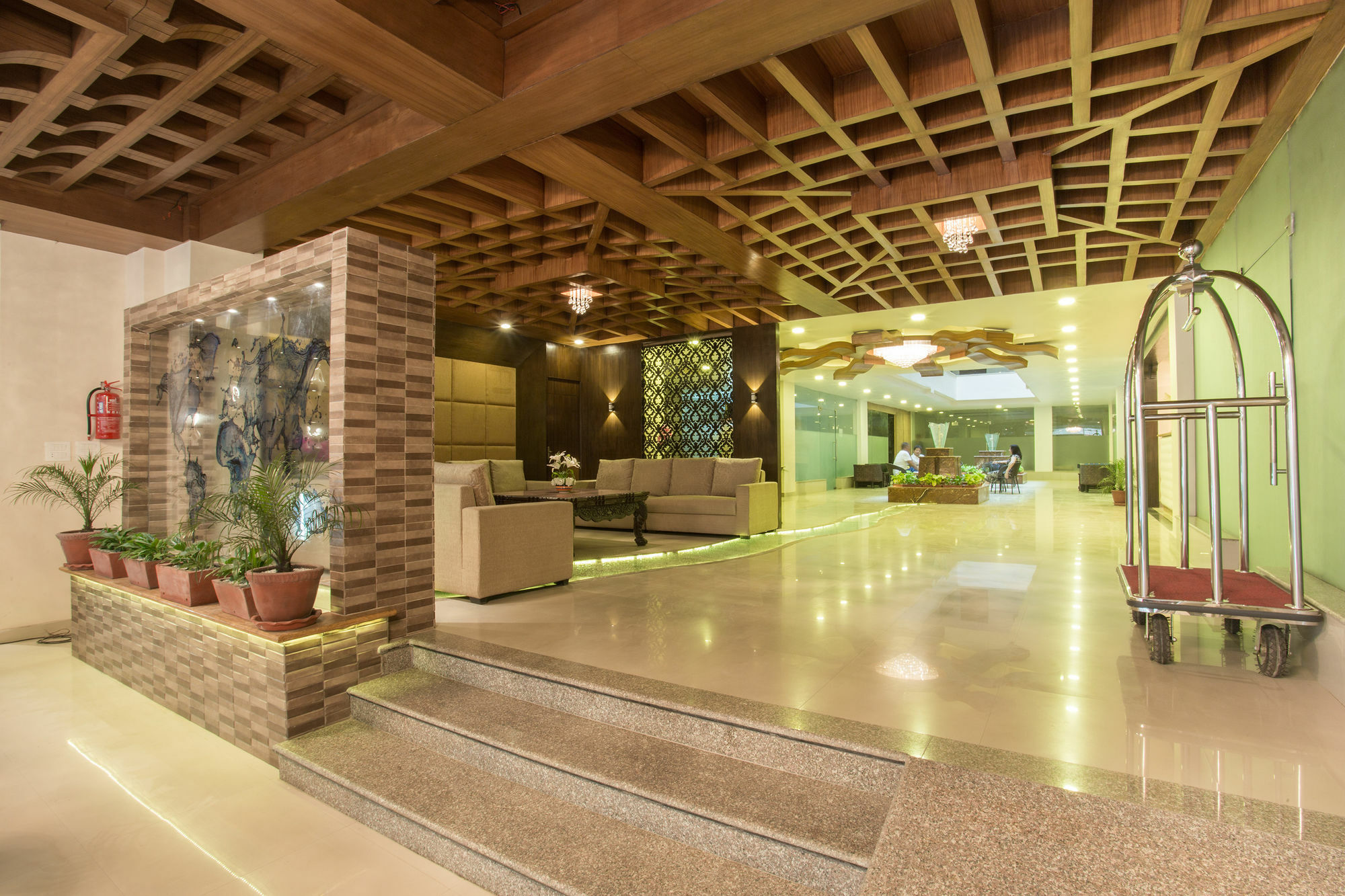 Hotel Yatri Suites And Spa 4*