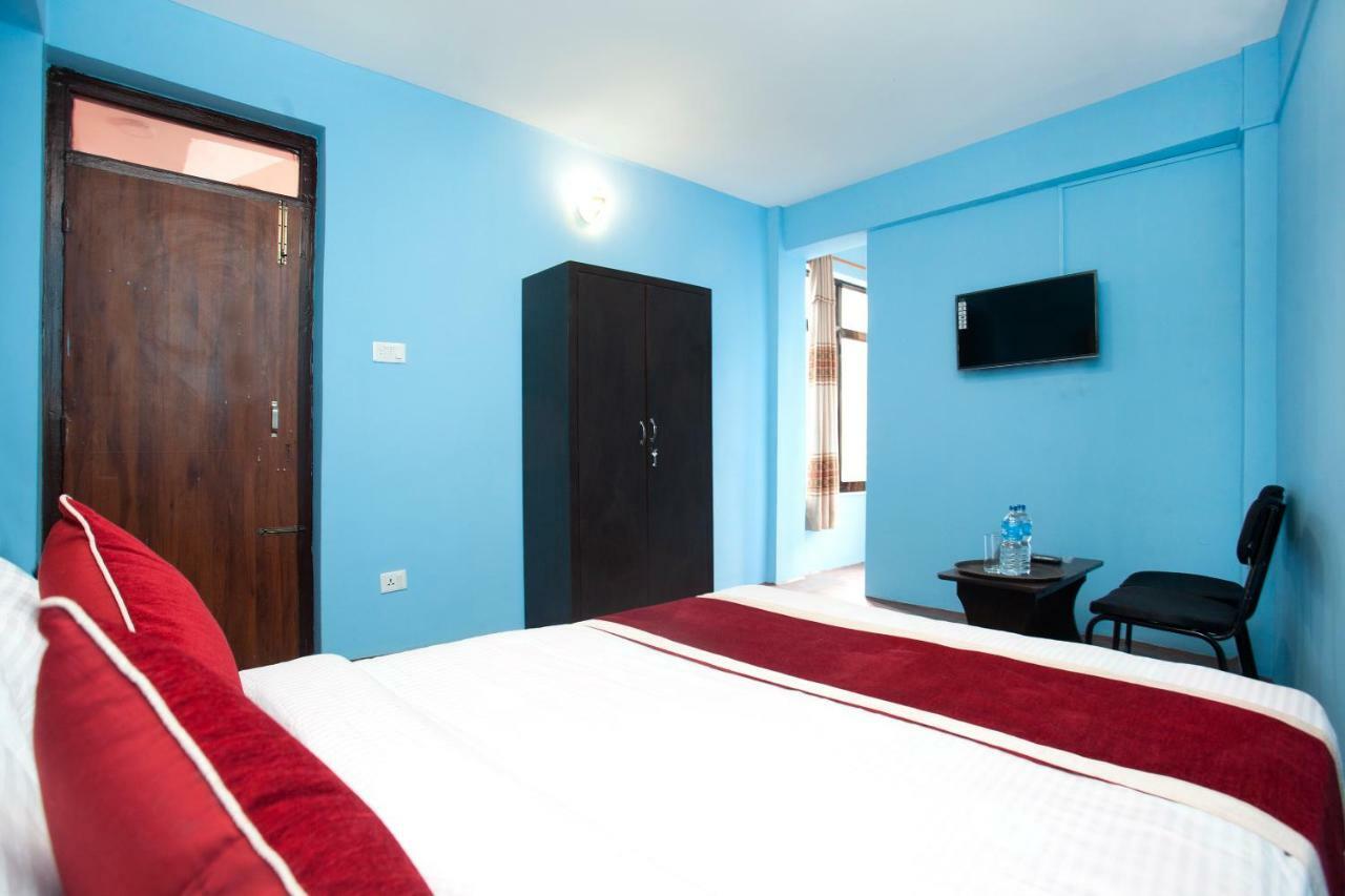 Hotel Crossroads 3*