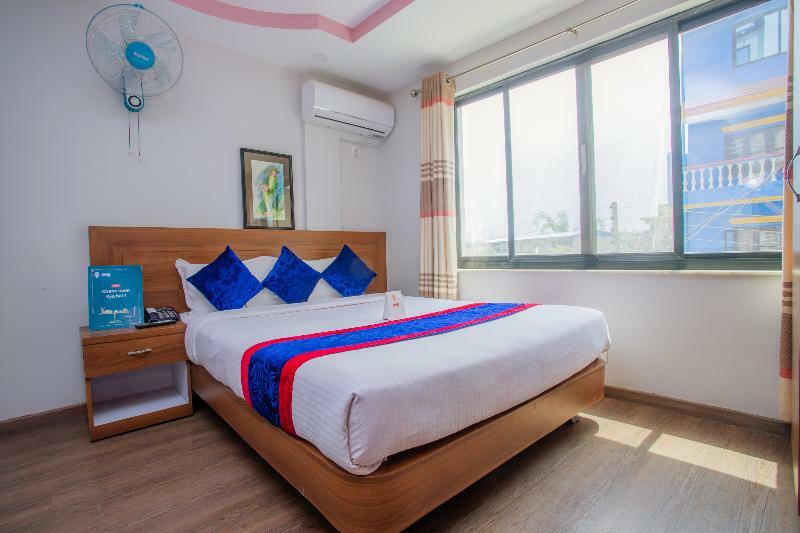 Oyo 136 Om Plaza Hotel
