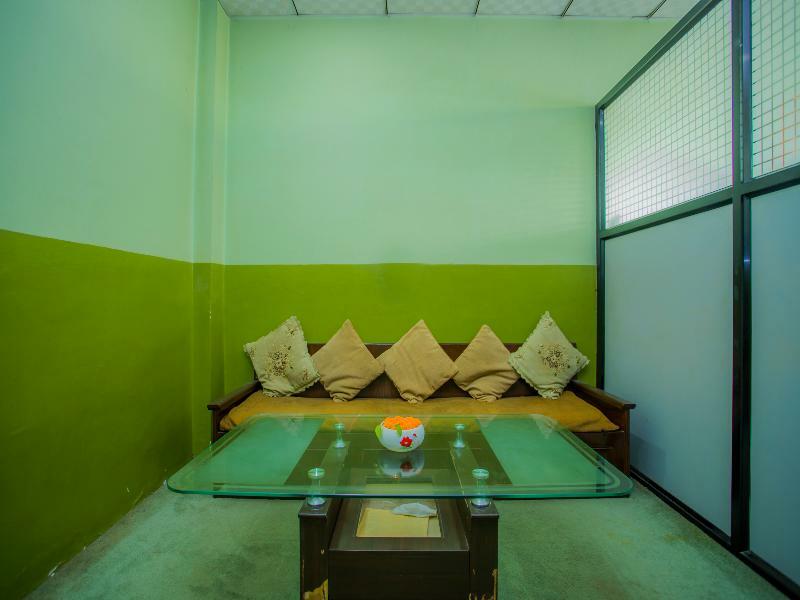Oyo 266 Grand Stupa 3*