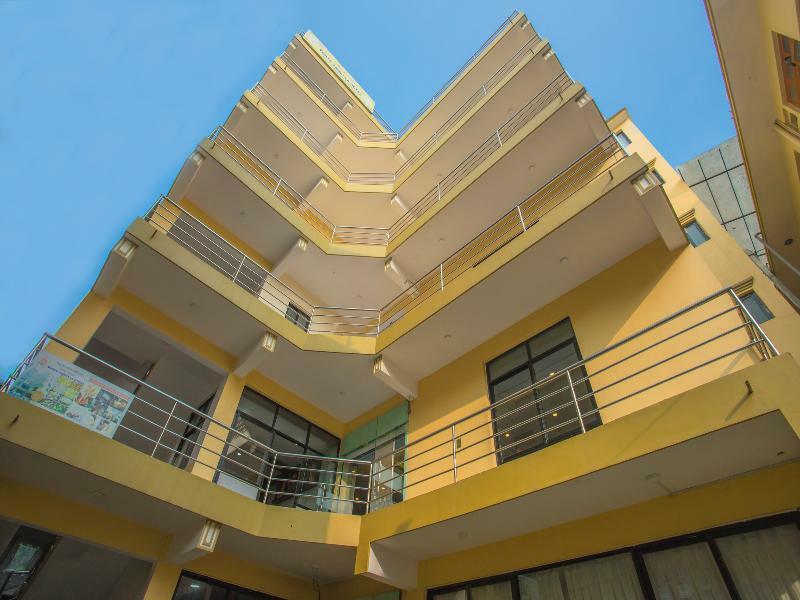 Oyo 255 White Zambala Hotel 2*