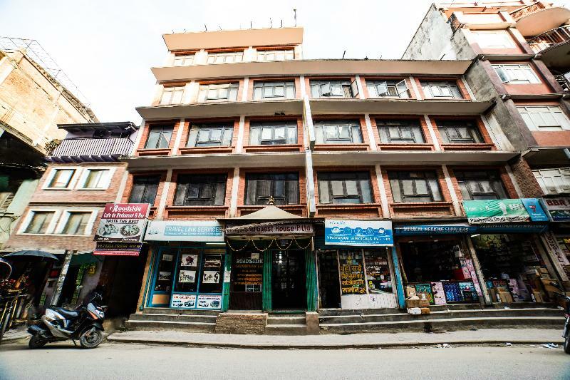 Oyo 239 Kuti Hotel 2*