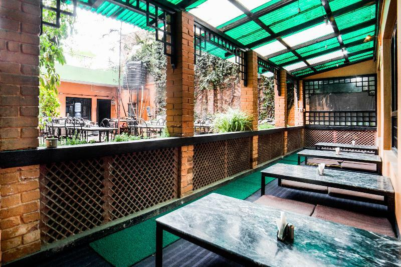 Oyo 239 Kuti Hotel