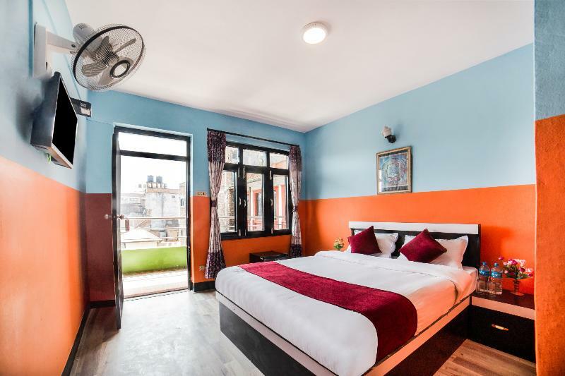 Oyo 239 Kuti Hotel 2*