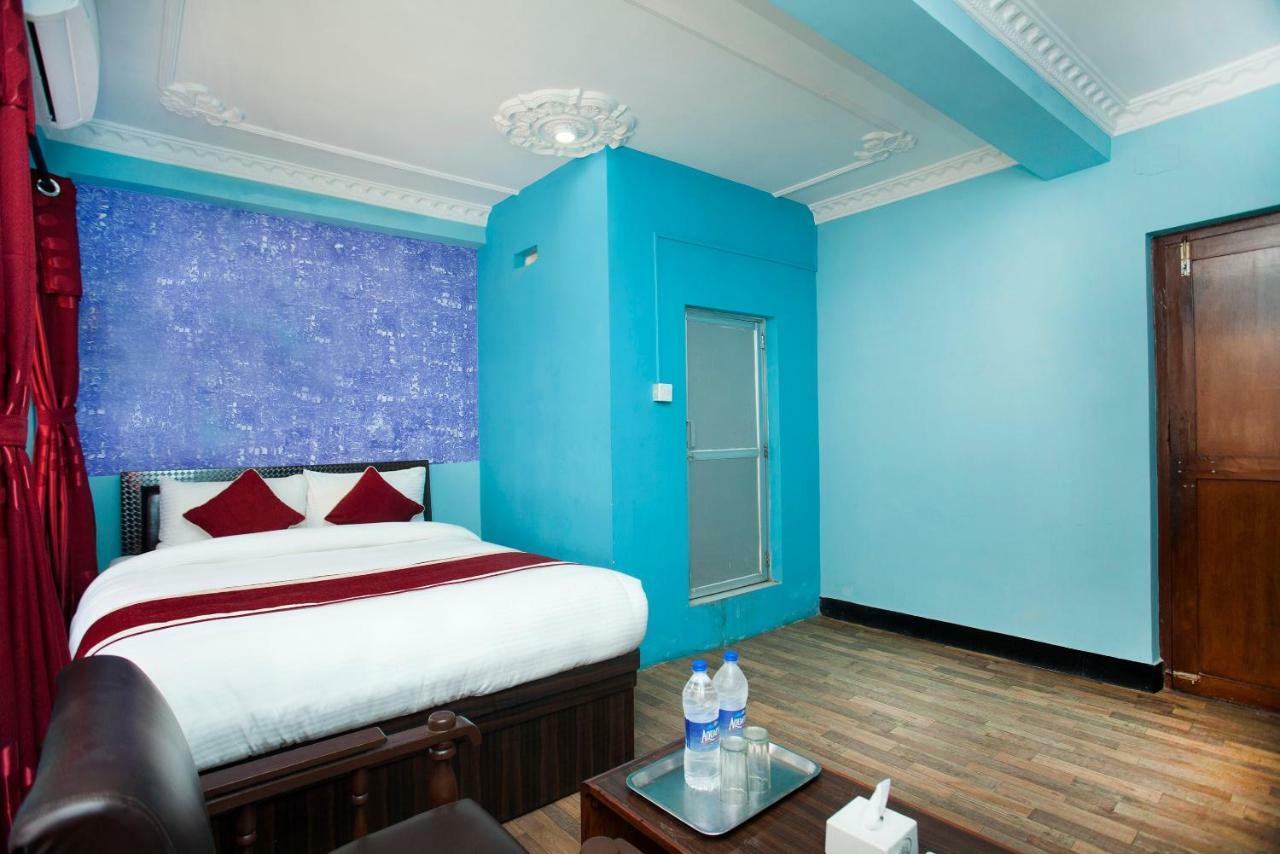 Oyo 372 Happy Hotel 3*