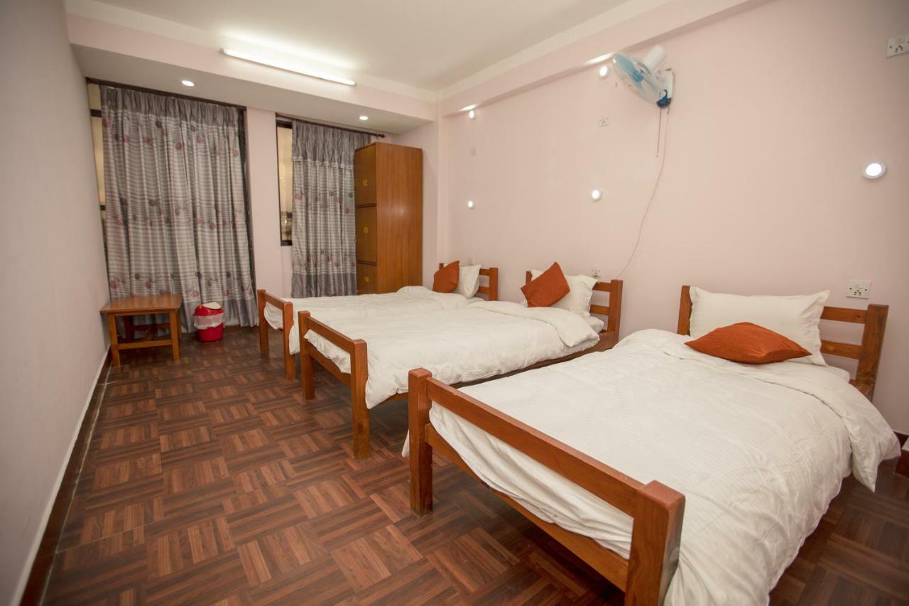 Famous House Hostel