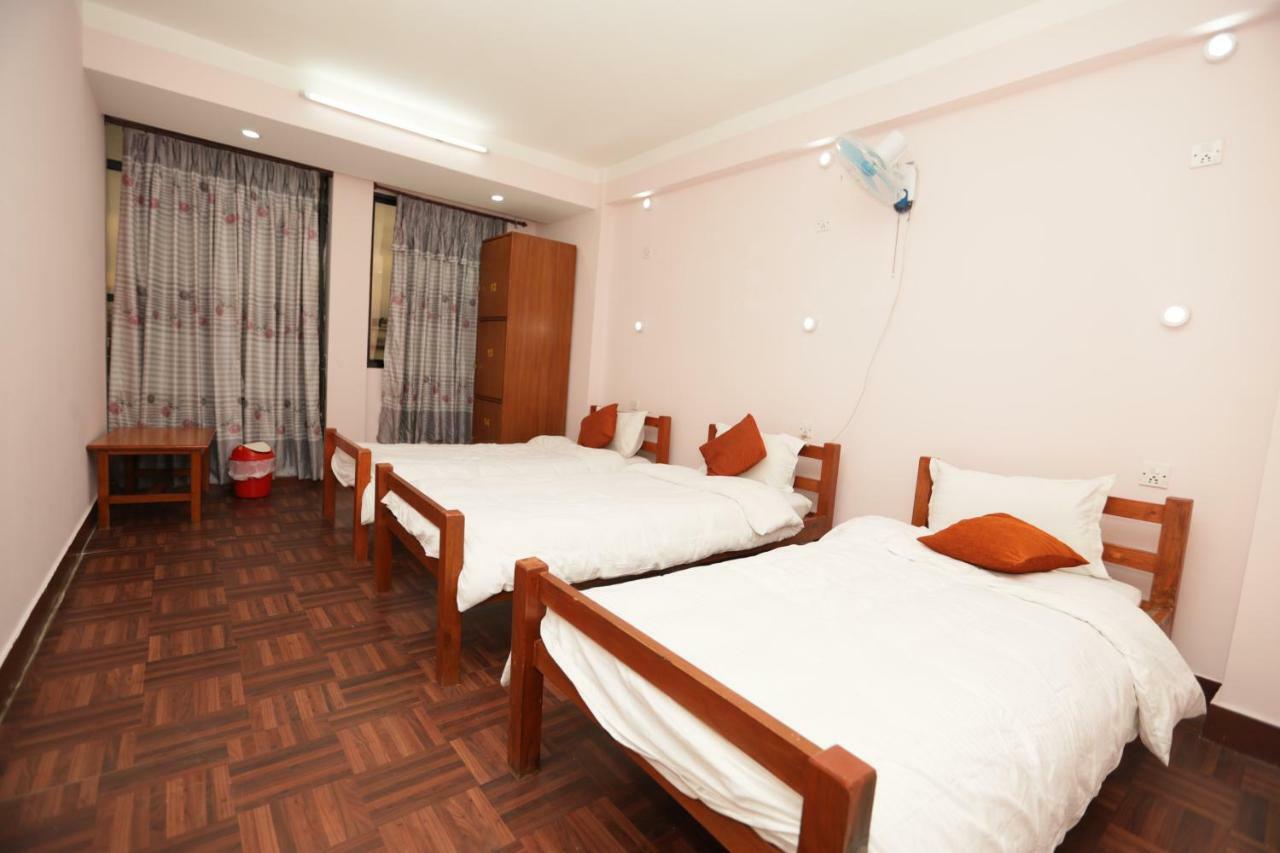 Famous House Hostel
