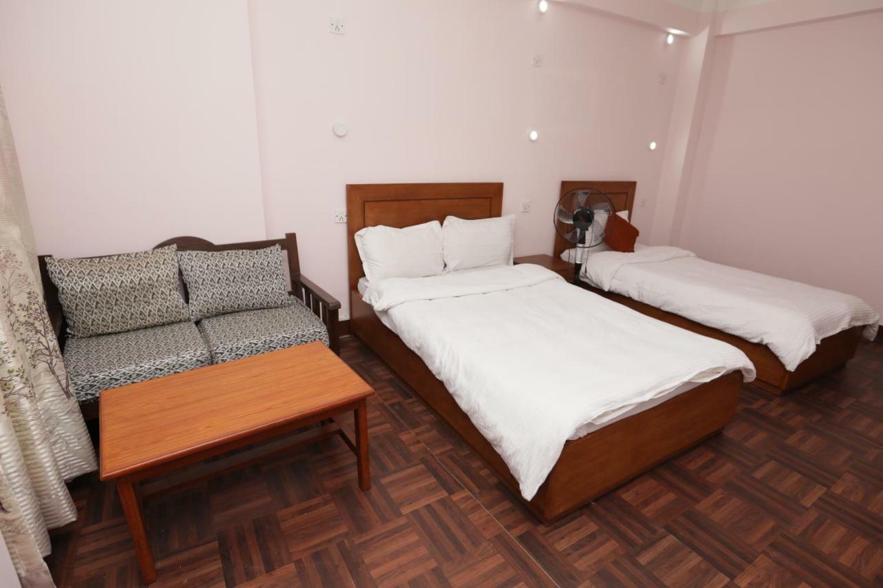 Famous House Hostel