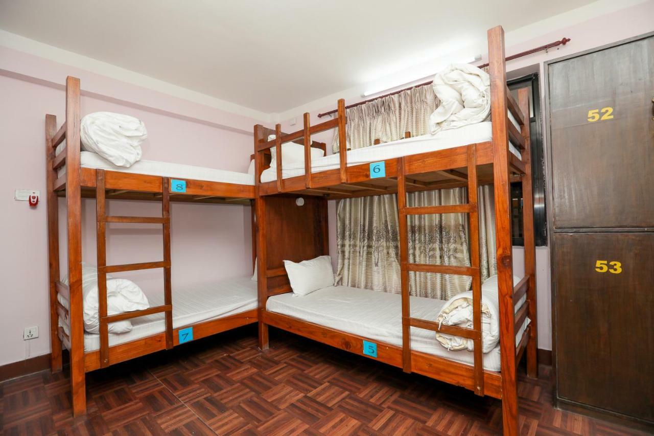 Hostel Famous House