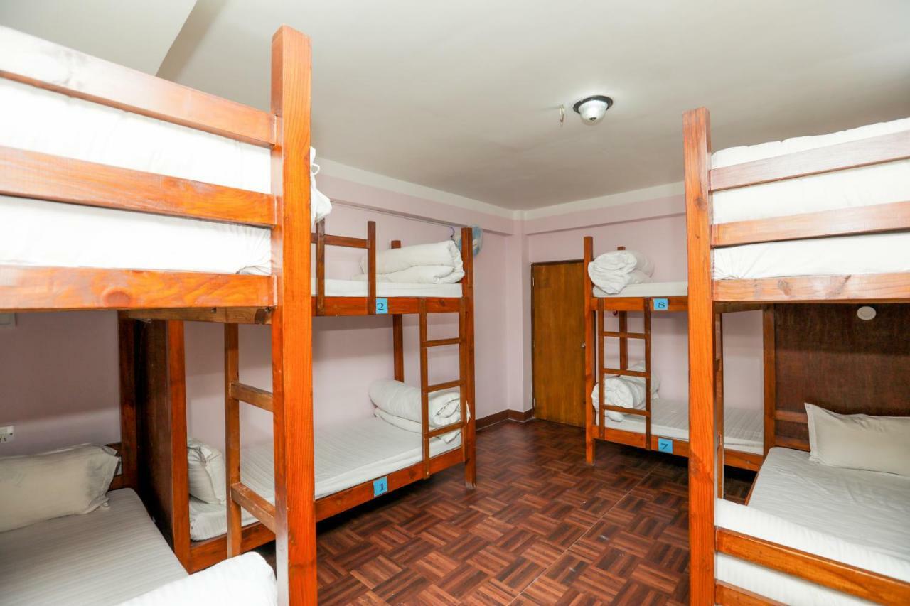 Famous House Hostel *