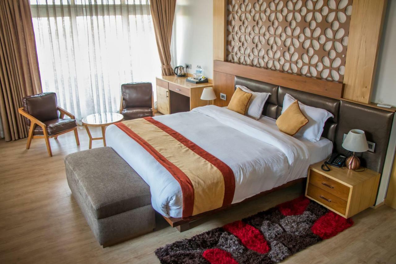 Retro And Hotel 3*