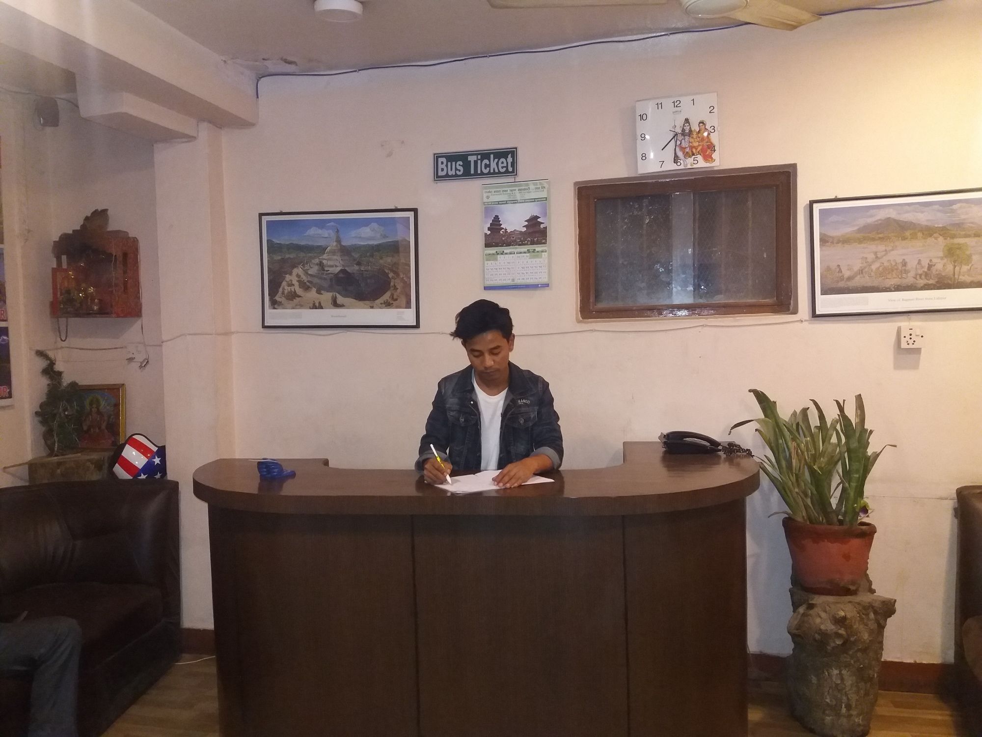 Kings Land Hotel *