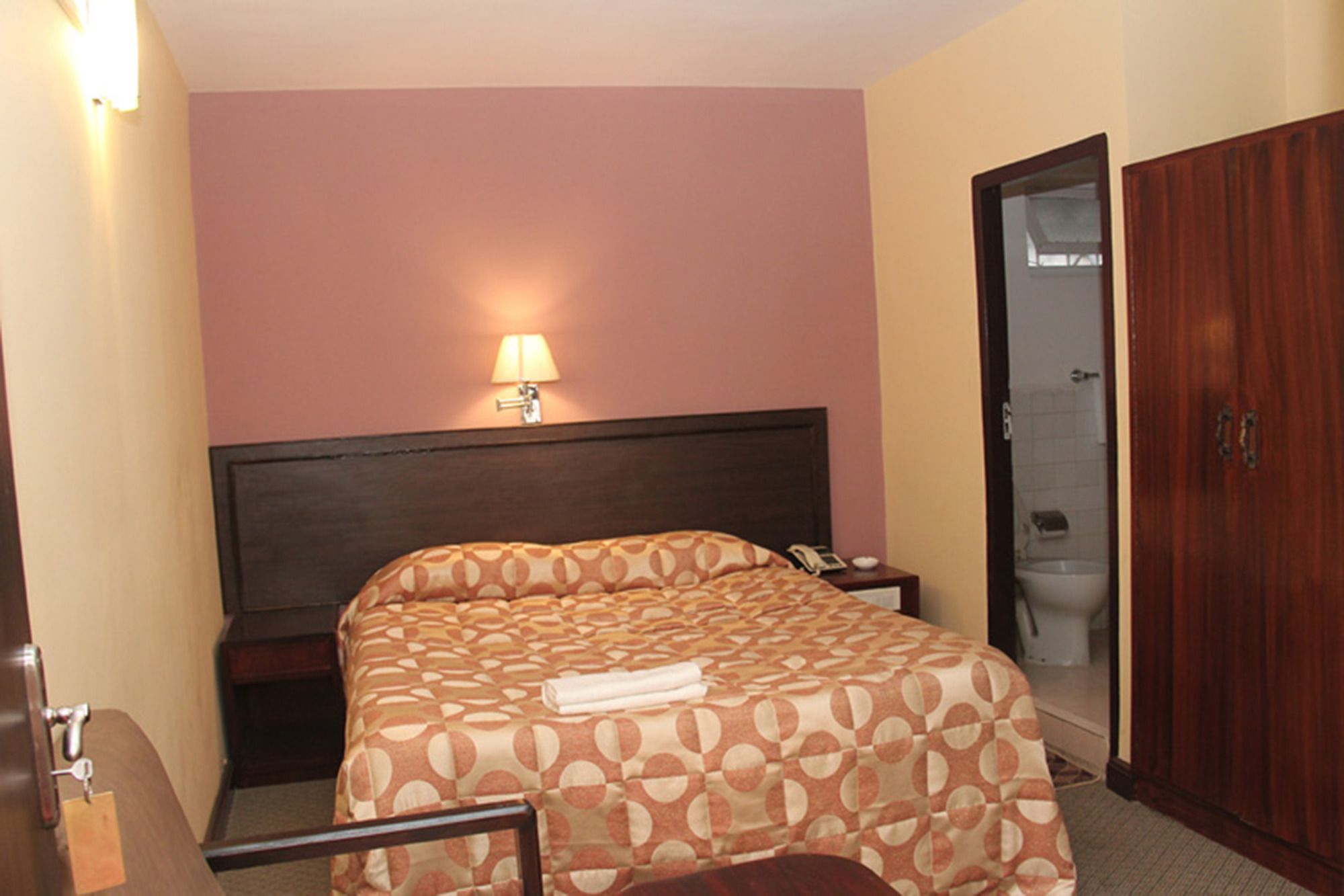 Pacific Hotel 2*