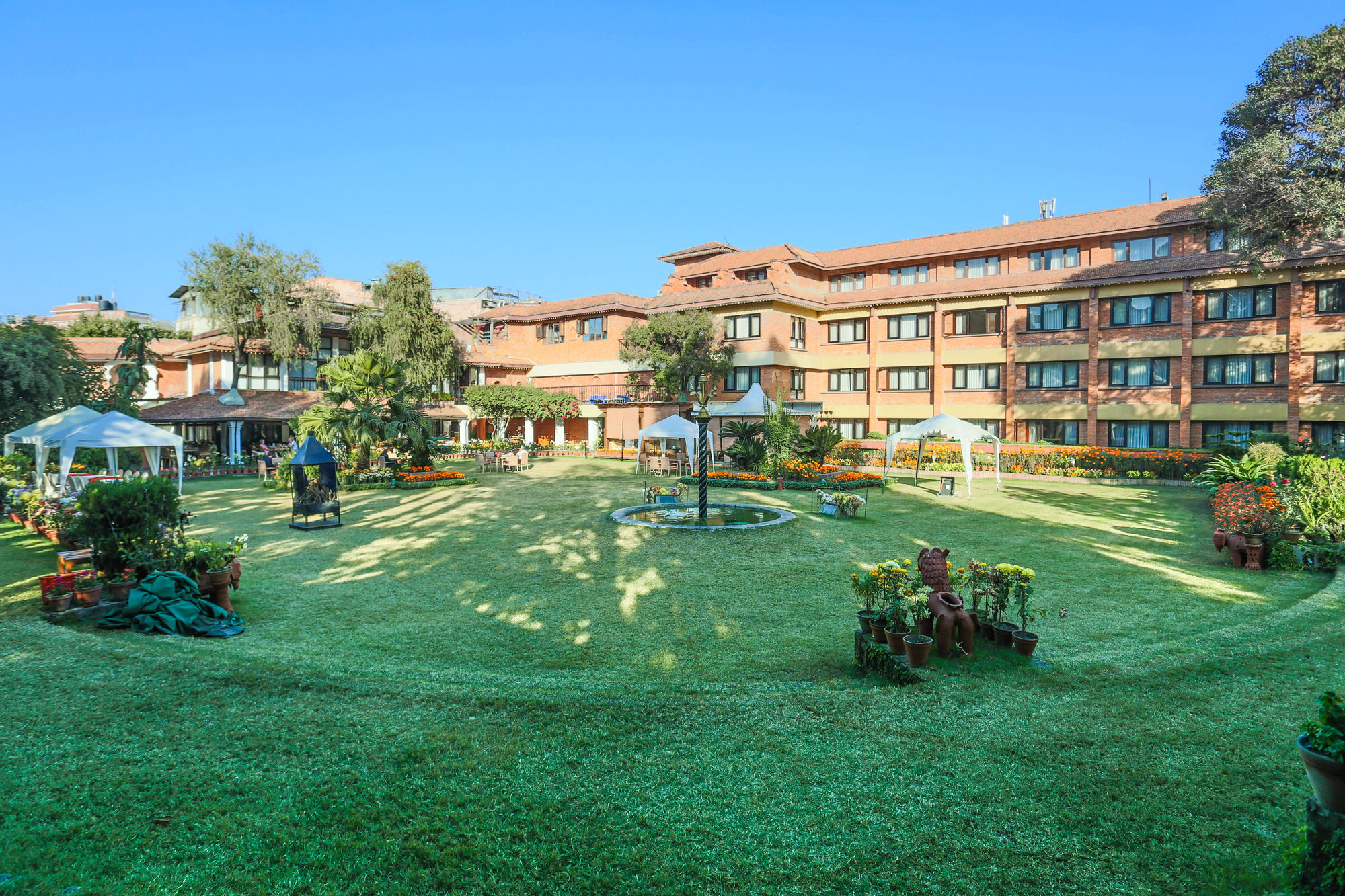 Shangri-la, Hotel 5*