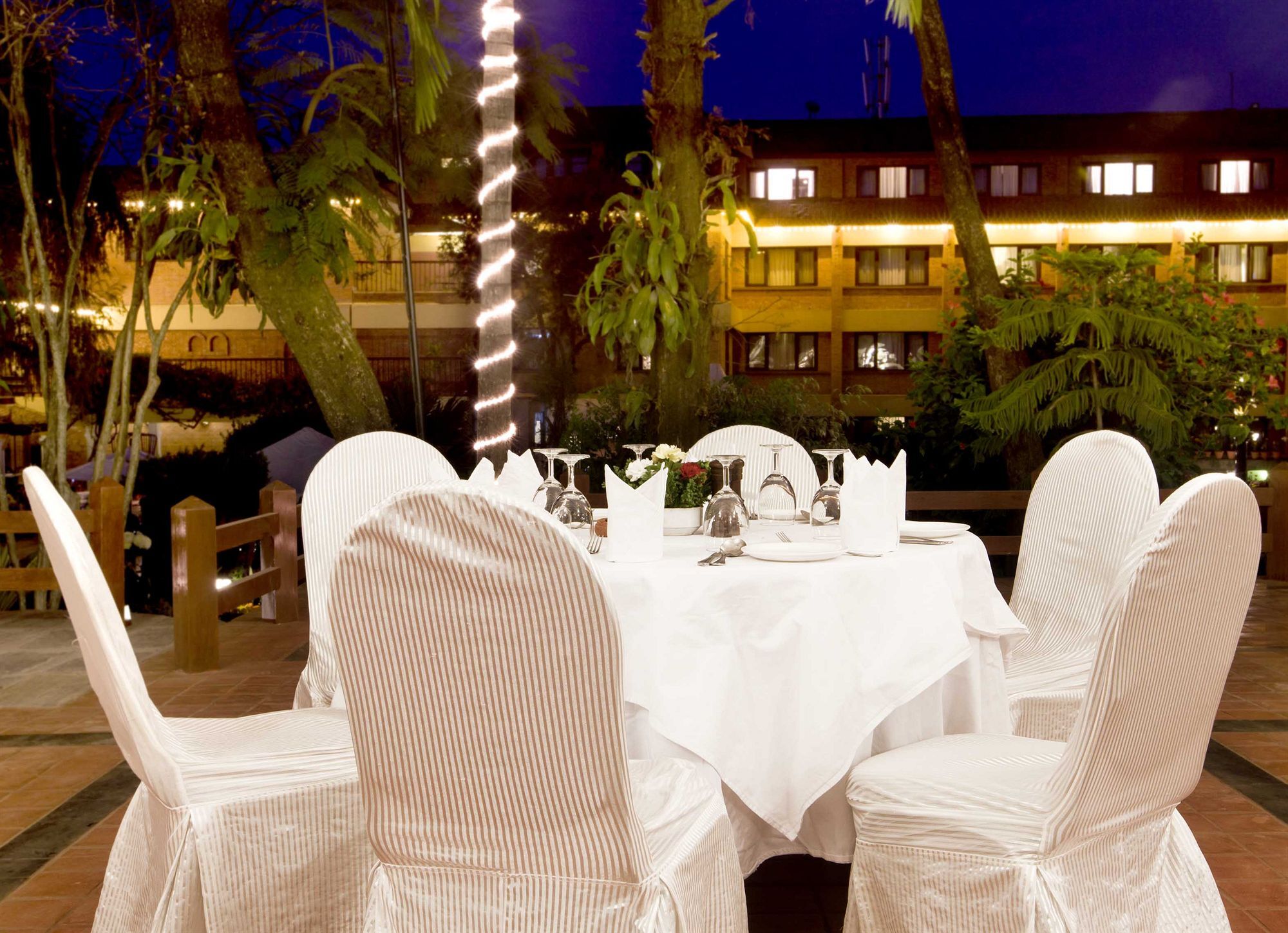 Hotel Shangri-la,