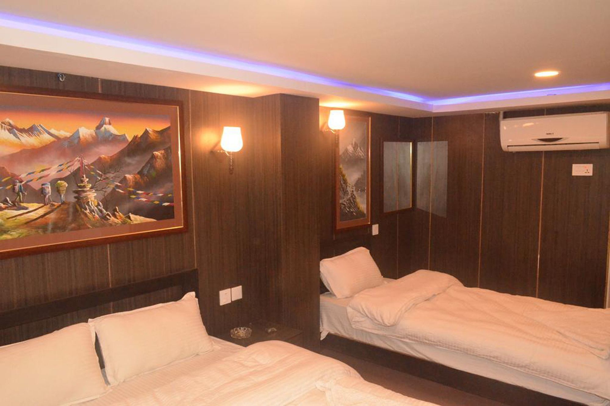 Hotel Holiday Inn 3*
