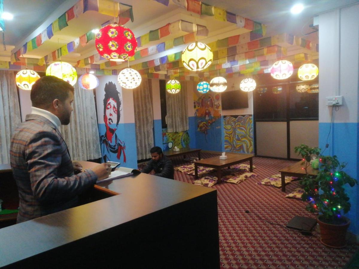 Famous House Hostel *