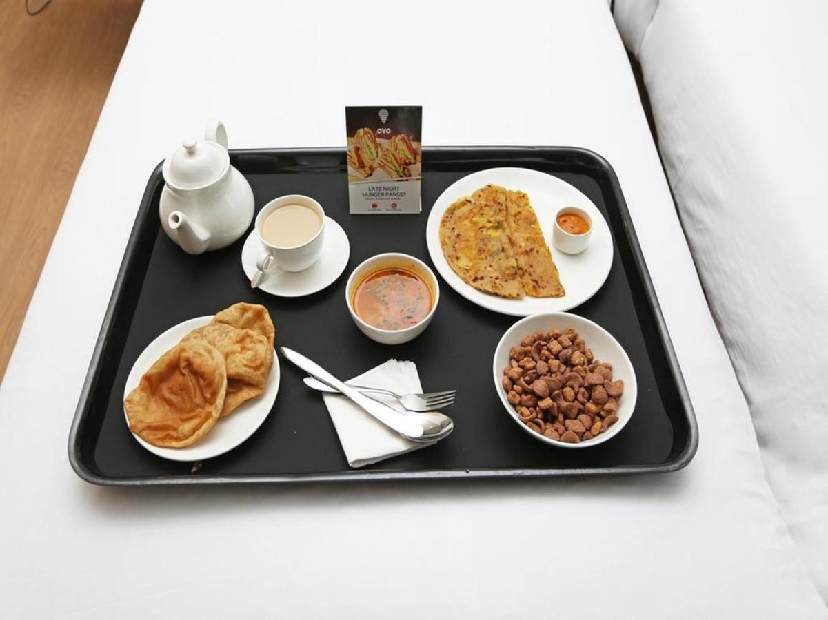 Hotel Oyo 276 White Orchid 3*