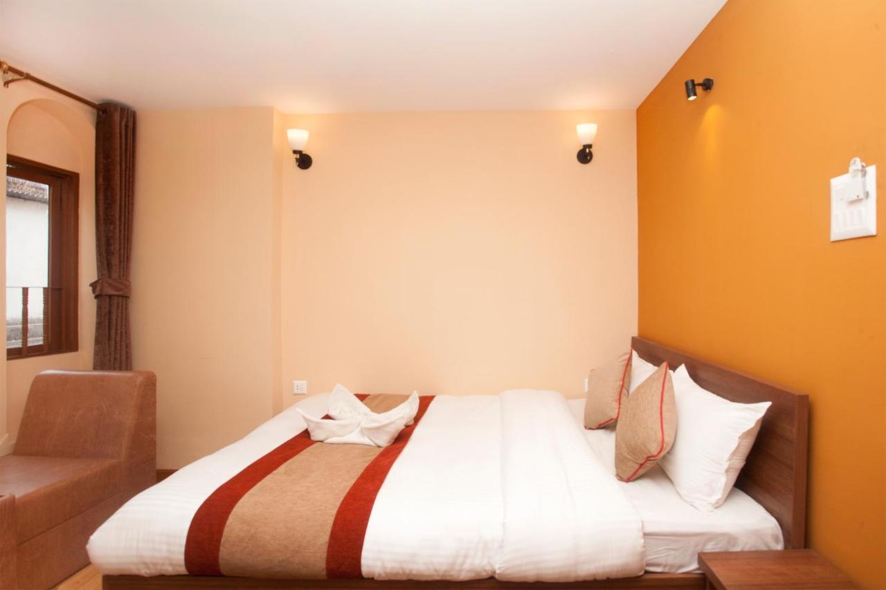 Holiday Hostel *