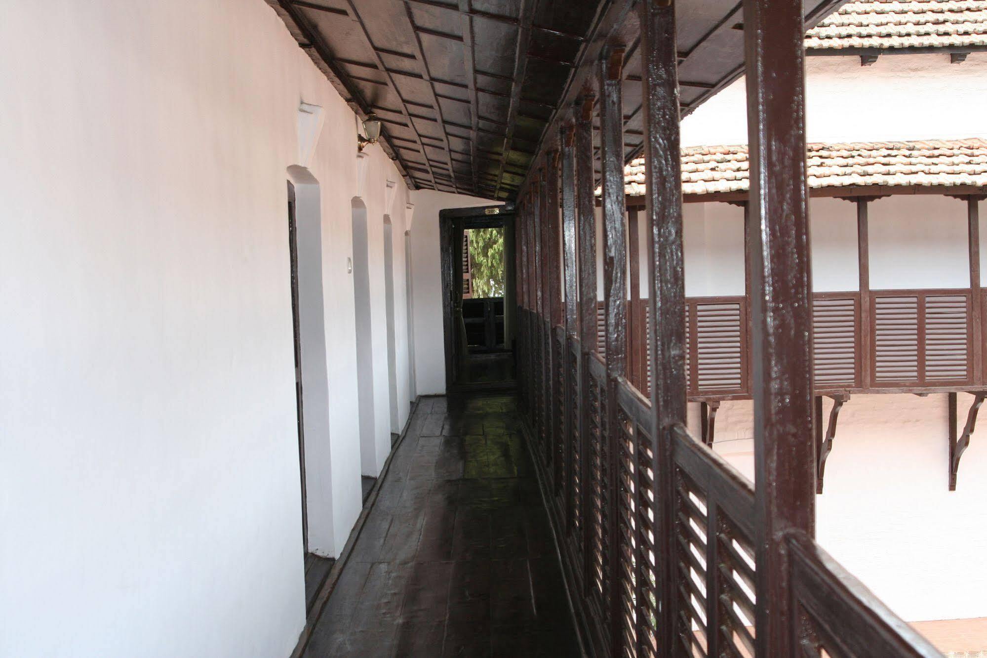 Oyo 738 Kaze Darbar Hotel