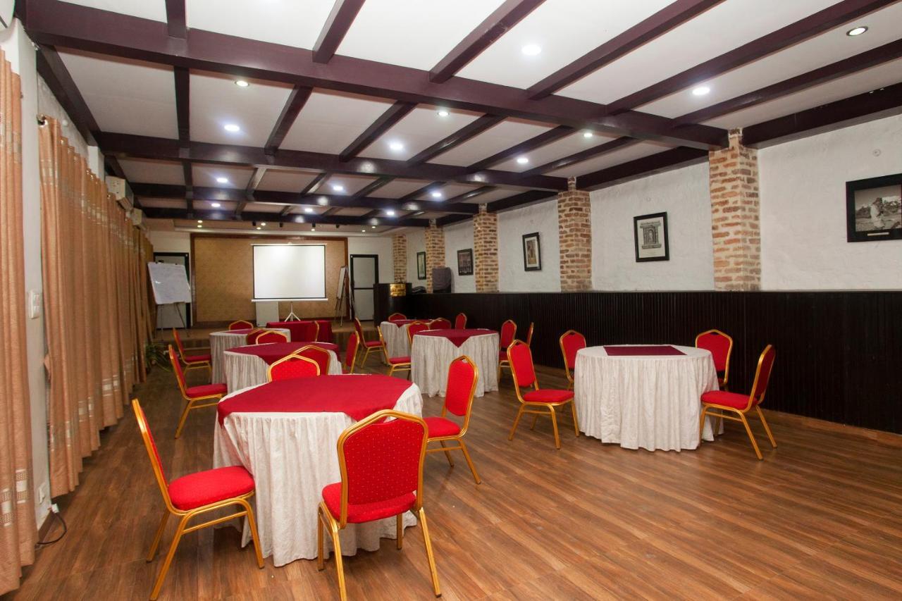 Oyo 738 Kaze Darbar