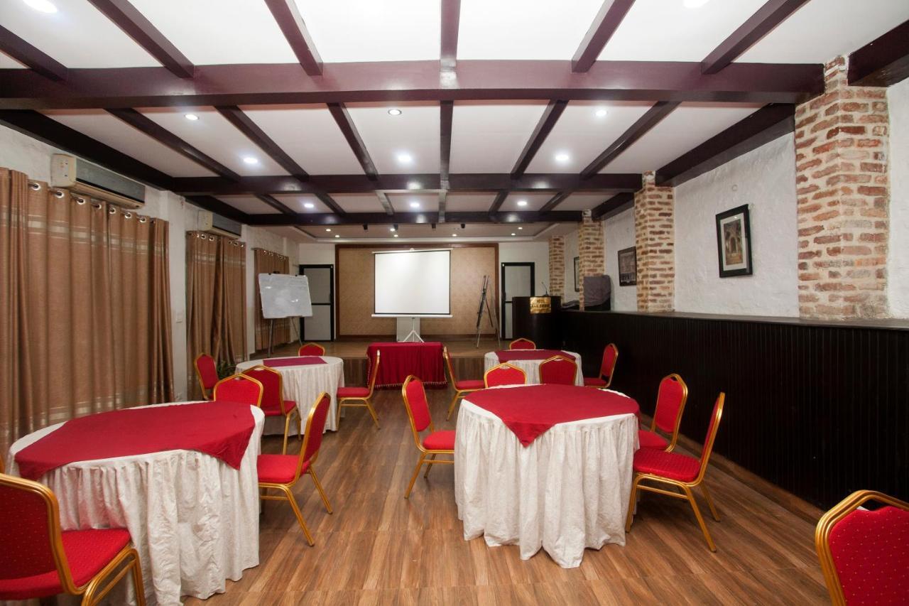 Oyo 738 Kaze Darbar Hotel