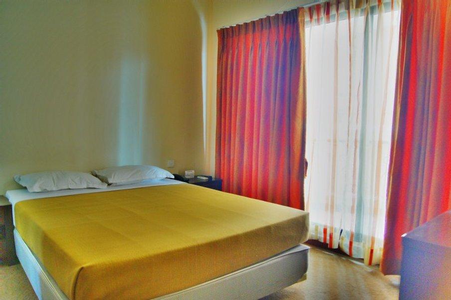 Landmark 4*