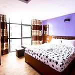 Everest Holiday Inn