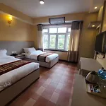 Hotel Mukhum International